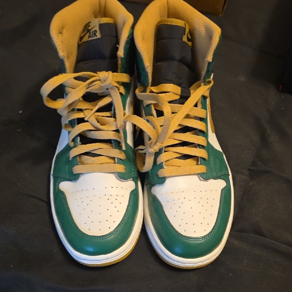 Nike High-Top Sneakers in Green, White & Gold - Picture 3 of 4